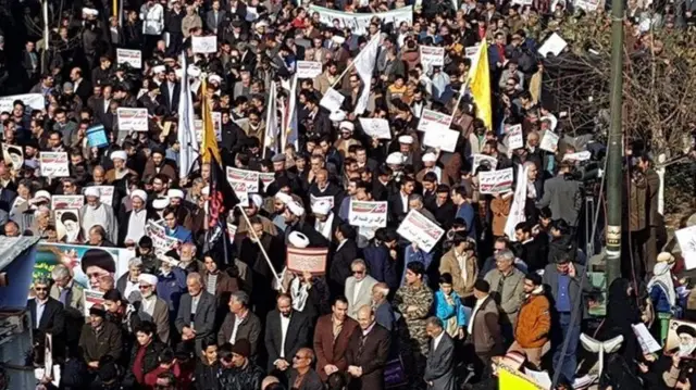عکس خبرگزاری تسنیم از تجمع مشهد