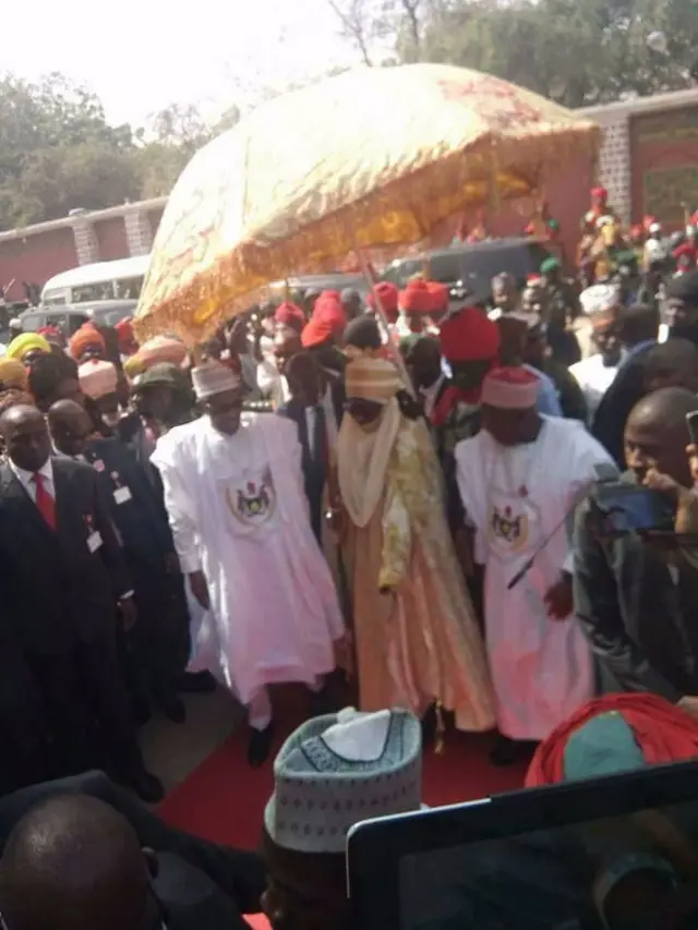 Buhari da Ganduje da Sarkin Kano a tsakiya
