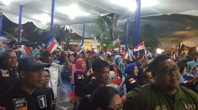Nobar pendukung Agus-Sylvi