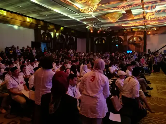 Publik nomor tiga