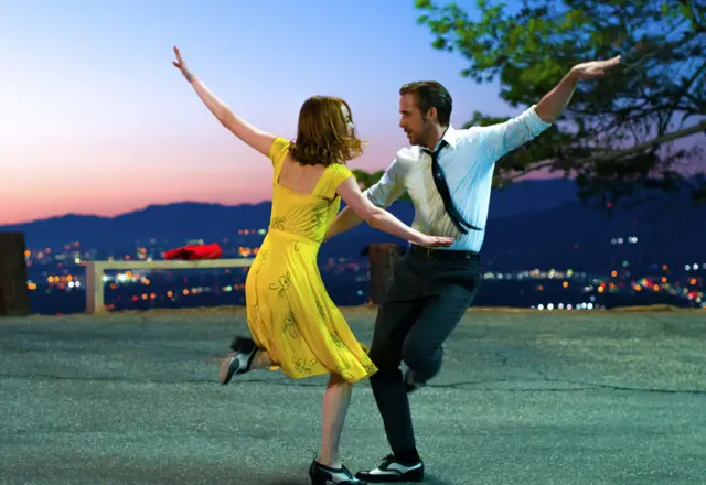 En iyi film Oscarı'nı La La Land (Aşıklar Şehri) kazandı.