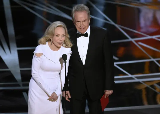 Faye Dunaway, left, and Warren Beatty