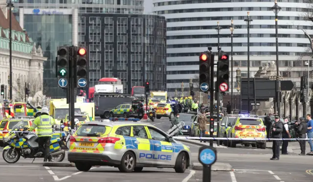Westminster köprüsündeki güvenlik önlemleri