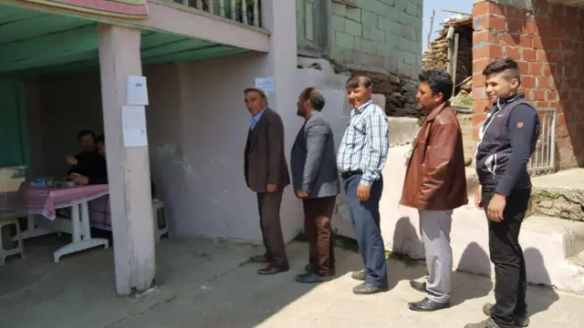 Sandık başına gelen 12 seçmen, saat 08.00'den itibaren oylarını Kayranokçular Mescidi'nde kurulan tek sandıkta kullandı. Sadece 15 dakika süren oy verme işleminin ardından sandık kapandı. Mahalle sakinleri, oy kullanma işlemlerini tamamlamalarının ardından evlerine ve tarladaki işlerinin başına döndü.
