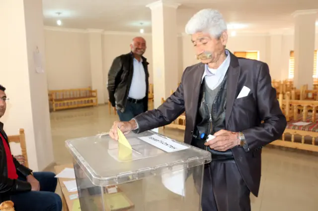 Köyün muhtarı
