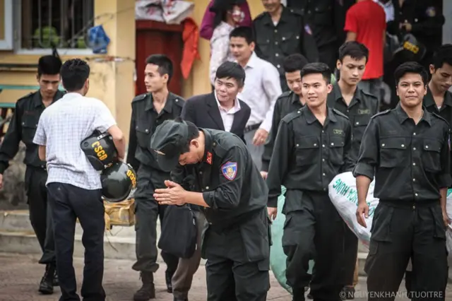 Cảnh sát cơ động được trả tự do