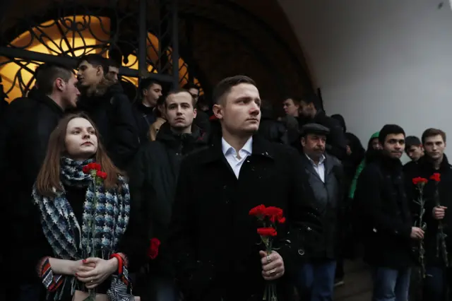 Участники московской акции в память погибших в Петербурге