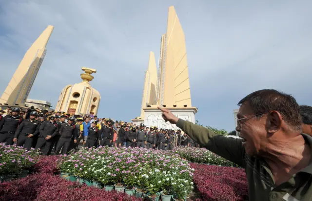 อนุสาวรีย์ประชาธิปไตย