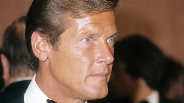 مور