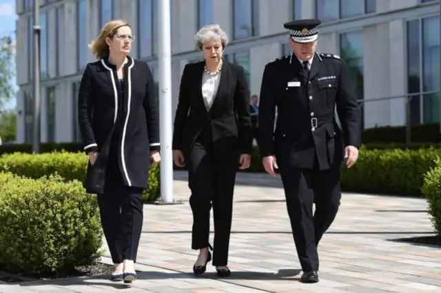 Bà Theresa May
