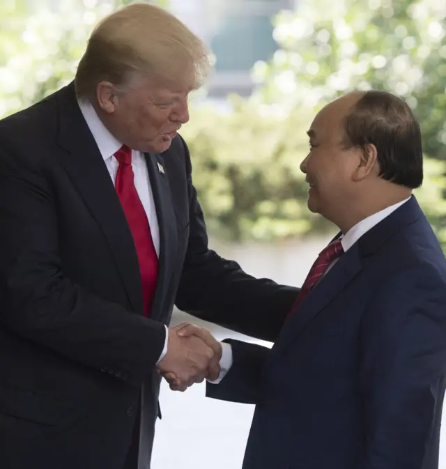 Hai nhà lãnh đạo Hoa Kỳ và Việt Nam đã bắt tay nhau tại Nhà Trắng hôm 31/5.