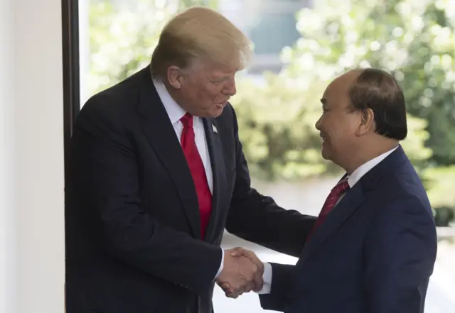 Hai nhà lãnh đạo Hoa Kỳ và Việt Nam đã bắt tay nhau tại Nhà Trắng hôm 31/5.
