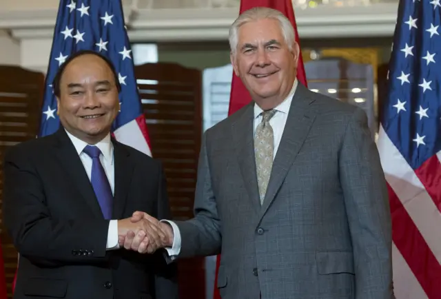 Ngoại trưởng Mỹ Rex Tillerson đã đón tiếp Thủ tướng Nguyễn Xuân Phúc trưa 31/5