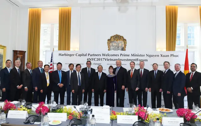 Thủ tướng Nguyễn Xuân Phúc cùng một số doanh nhân Việt Nam