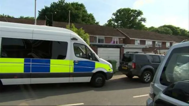 تواصل التفتيش في منزل بكارديف