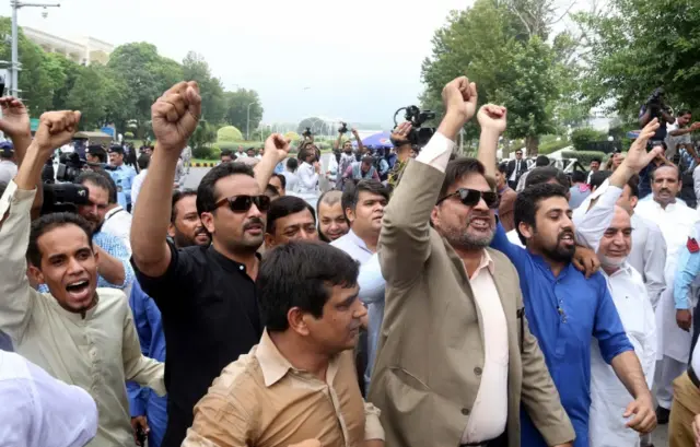 پاکستان مسلم لیگ کے کارکنان