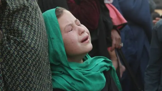 منابع محلی گفته اند که صدها نفر از ساکنان میرزا اولنگ چند روز نزد گروه طالبان "گروگان" بودند