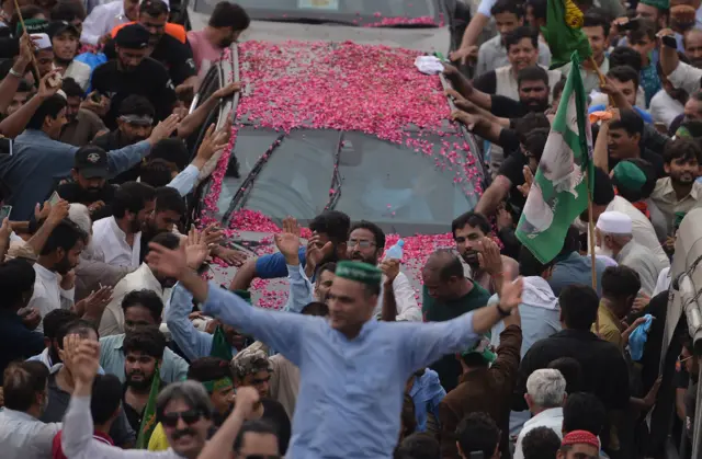 نواز