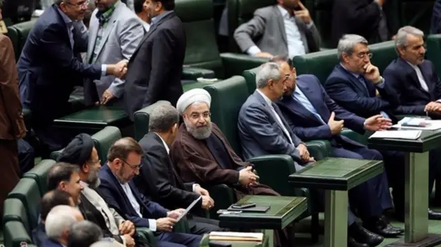 روحانی در مجلس