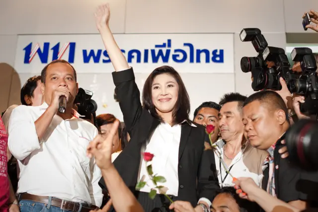 น.ส.ยิ่งลักษณ์ และสมาชิกพรรคเพื่อไทย