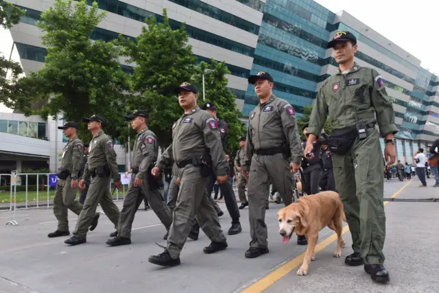 เจ้าหน้าที่ตรวจตราความเรียบร้อย