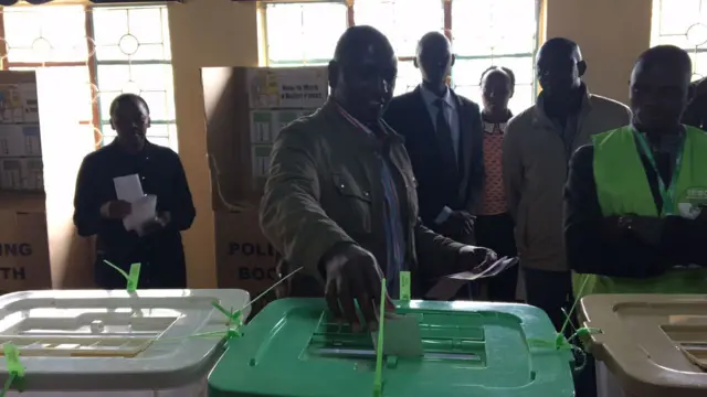Ruto akipiga kura Eldoret