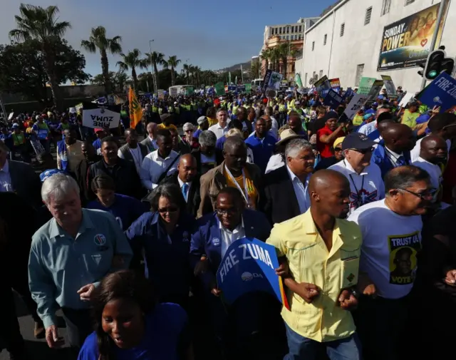 معارضون لزوما