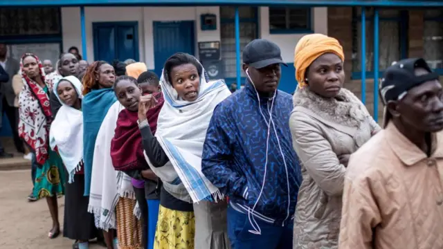 Milolongo mirefu ya wapiga kura ilishuhudiwa mapema siku ya Jumanne