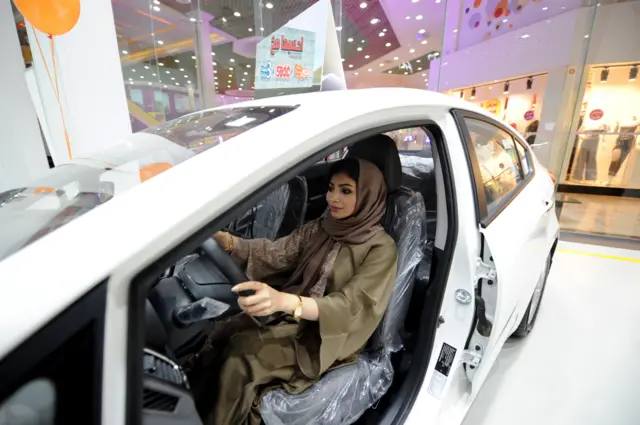 نمایشگاه اتومبیل