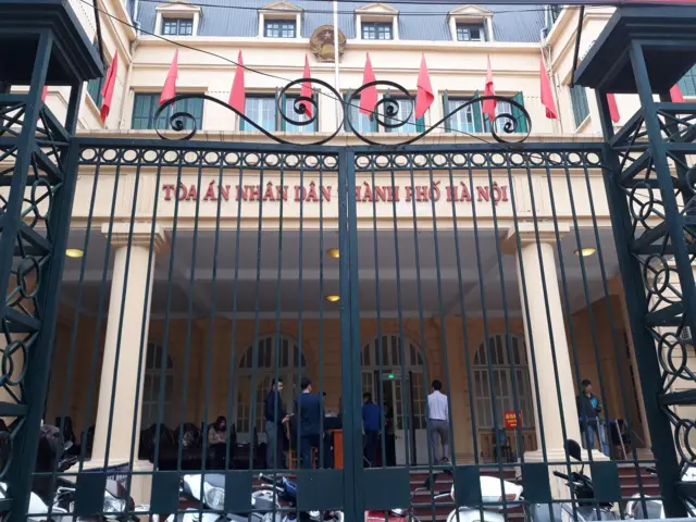 Phiên tòa