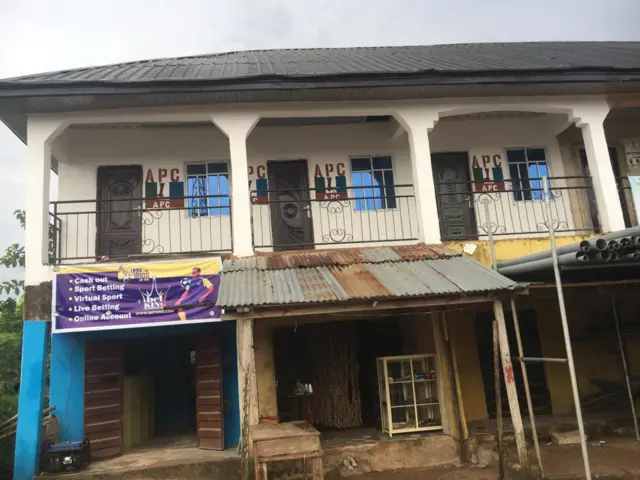 Ụlọọrụ APC na Mbaitolu