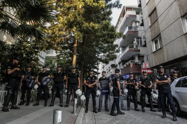 Ziyaret öncesinde, sokaktaki güvenlik önlemleri artırıldı.