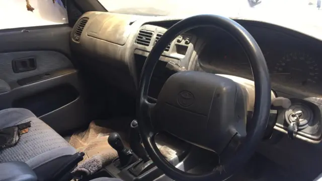 Maafisa wa poliksi wanasema kuwa watekaji walijaribu kulichoma gari walilotumia kumteka Mo Dewji