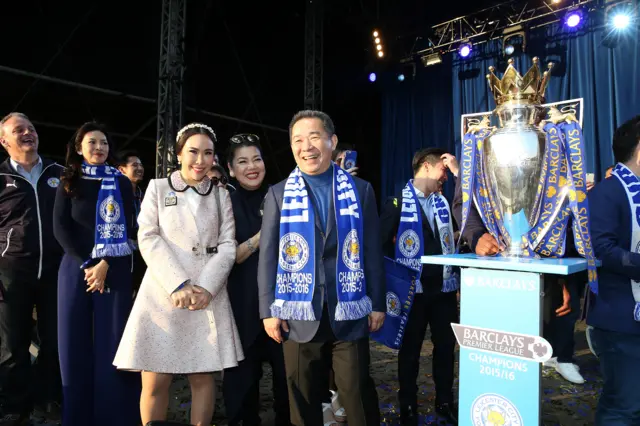 นายวิชัย และ บุตรสาว