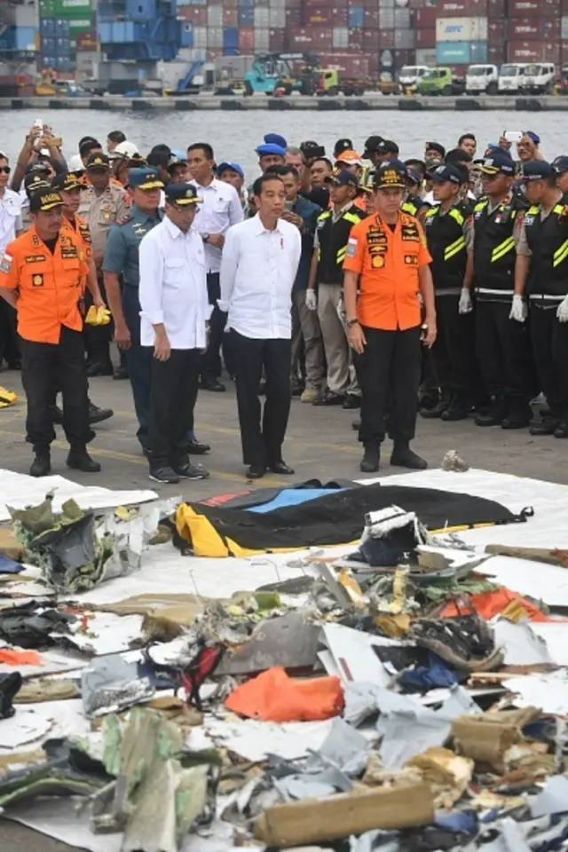 Jokowi di Posko Lion Air