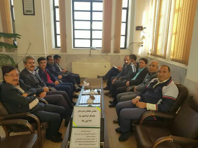 تحصن معلمان