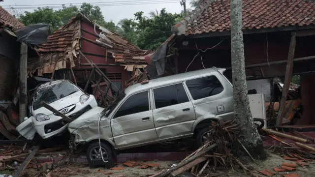 Dampak tsunami Selat Sunda.