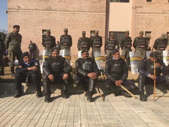 پولیس اہلکار