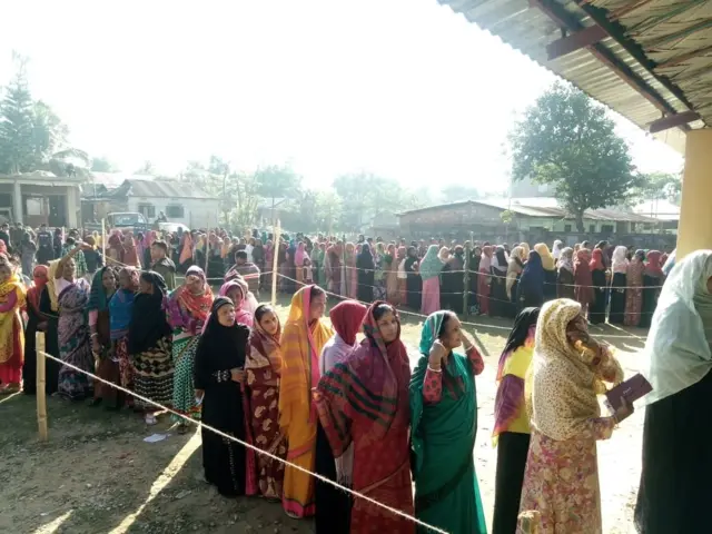 ভোটারদের লাইন