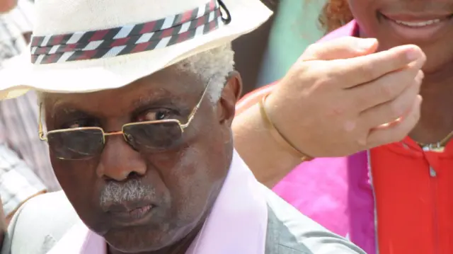 Dr Alex Ekwueme hụrụ agụmaakwụkwọ n'anya nke ukwu, ma nwe ọtụtụ asambọdọ ọtụtụ mahadụ