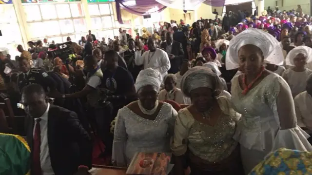 Nwunye onye bụ onyeisiala mbụ bụ Patience Jonathan pụtakwara na nkwanye ugwu a