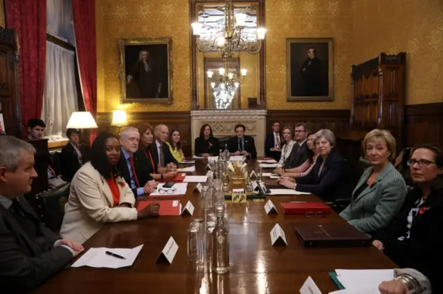 Jeremy Corbyn ve Theresa May