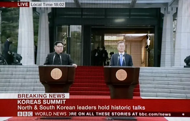 สองผู้นำเกาหลีแถลงข่าว