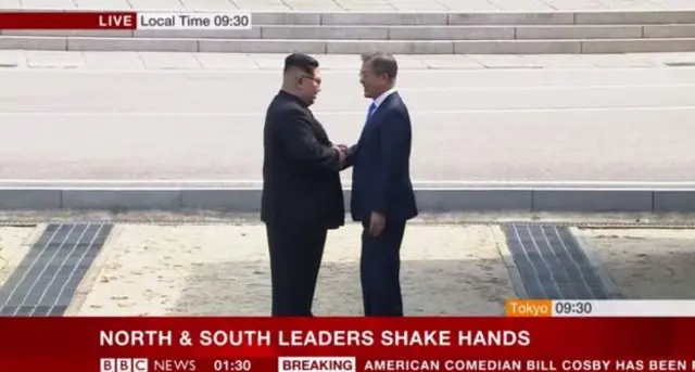 ผู้นำนองเกาหลีจับมือ