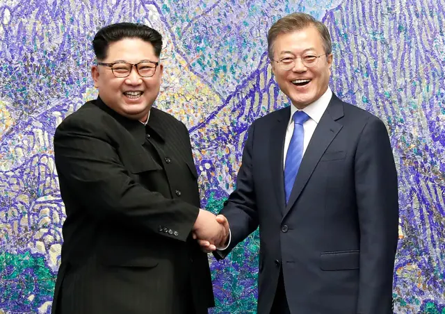 คิมจับมือมุน