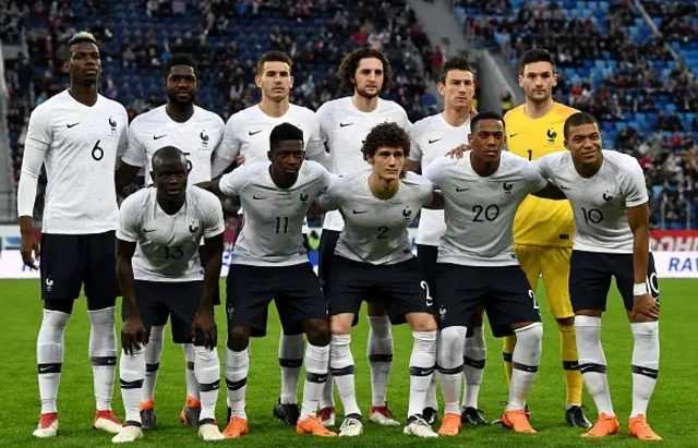 الفريق الفرنسي قبل المباراة الودية التي جرت في روسيا في السابغ والعشرين من شهر آذار/ مارس الماضي