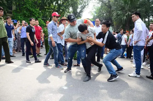 biểu tình ở Hà Nội sáng 10/6