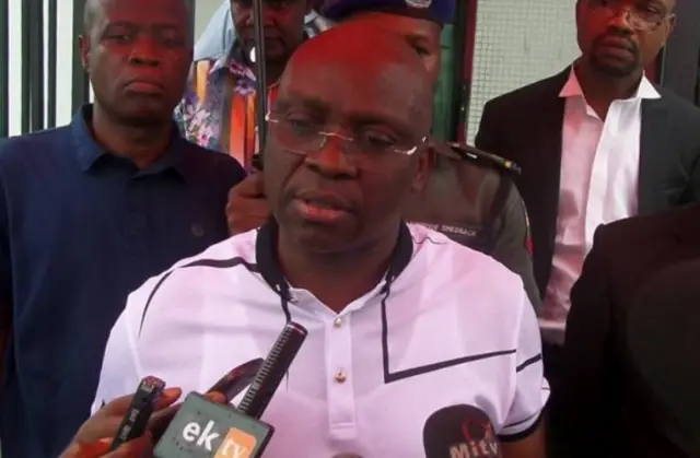 Gómìnà Fayose kéde ìsínmi June 12 sùgbọ́n àwọ́n ará Ekiti kò se ayẹyẹ kankan