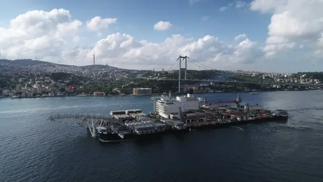Pioneering Spirit geçişi