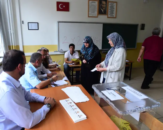Yalova'da oylar veriliyor